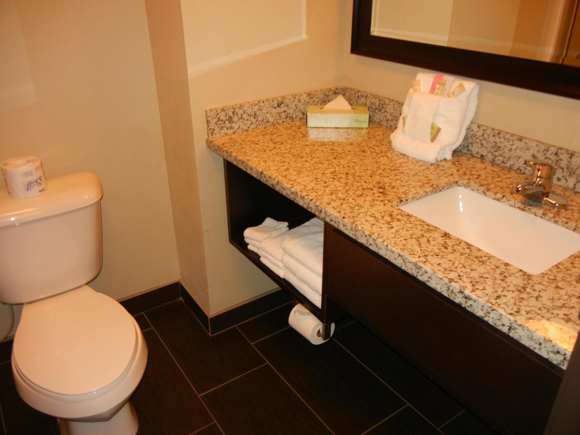 Best Western Roosevelt Place Бисмарк Екстериор снимка