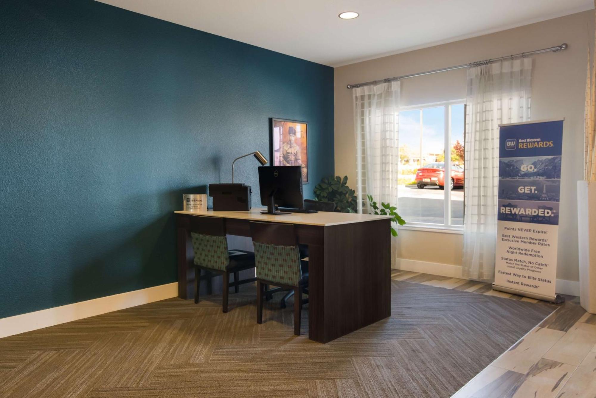 Best Western Roosevelt Place Бисмарк Екстериор снимка