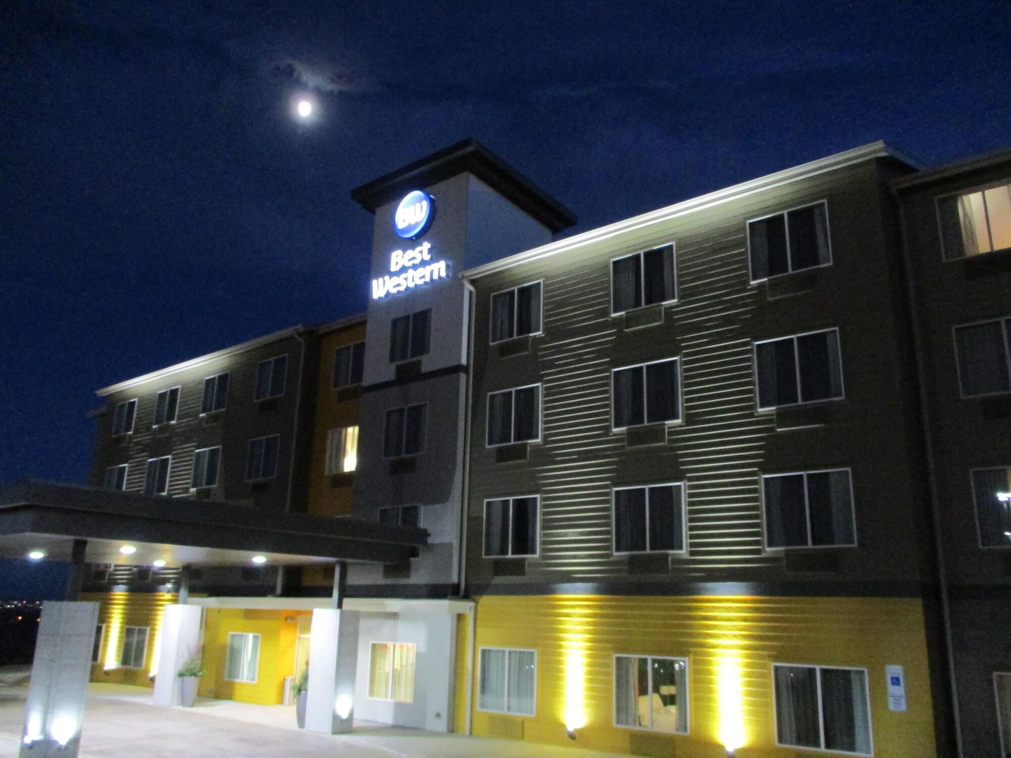 Best Western Roosevelt Place Бисмарк Екстериор снимка